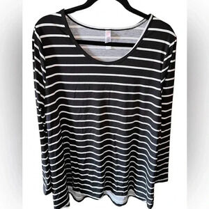 Lularoe 3X black‎ long sleeve Lynnae t shirt with white pinstripes. NWT.